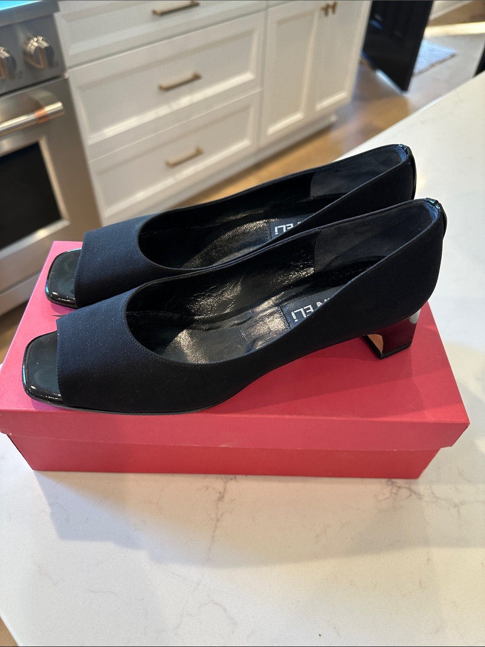 Vaneli Heels - Picture 3 of 8
